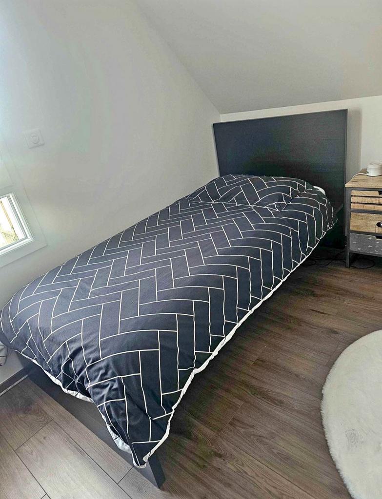 Lit ikea brimnes 90x200noir + sommier +matelas  état nouveau, Enlèvement, Comme neuf, 200 cm