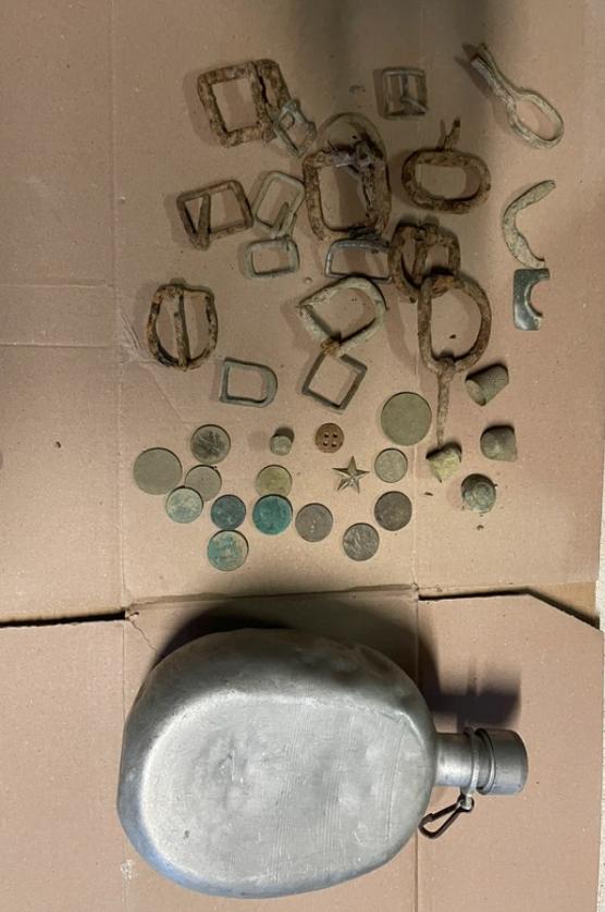 groot Lot WO1 en WO2 bodemvondsten/munten/gespen/veldfles, Verzamelen, Ophalen of Verzenden, Landmacht, Kleding of Schoenen