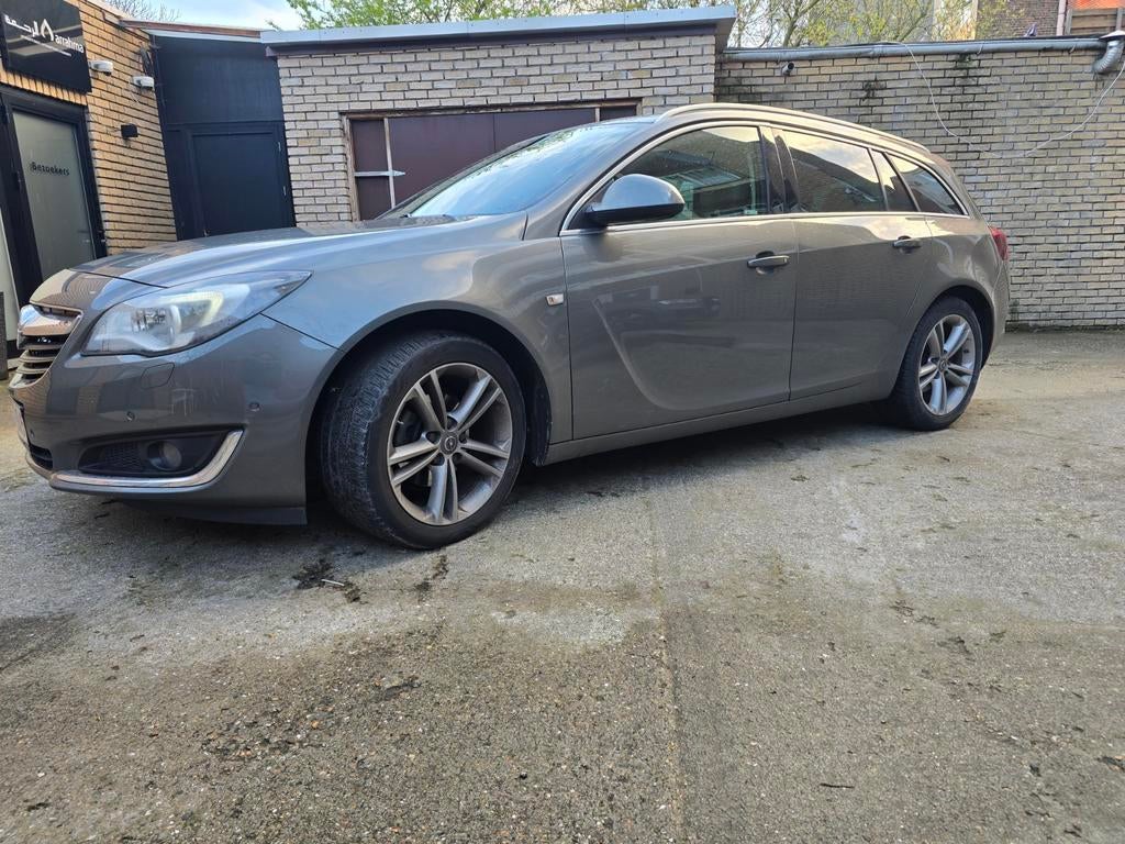Opel Insignia Sports Tourer 2017 ! 1.6 cdti, super nombreuse, Autos, Cuir, Argent ou Gris, Achat, Entretenue par le concessionnaire