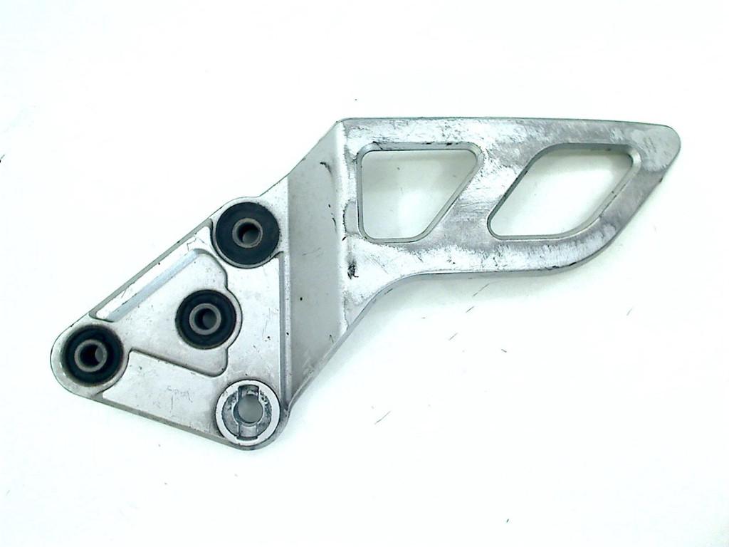 REPOSE PIEDS AVANT GAUCHE GSX 650 F 2008-2012 (GSX650F CJ1), Motos, Dhr. S. di Majo, Utilisé, Info@cama-motorparts.nl, P.J. Troelstraweg 8 8
3144 CX  MAASSLUIS, NL