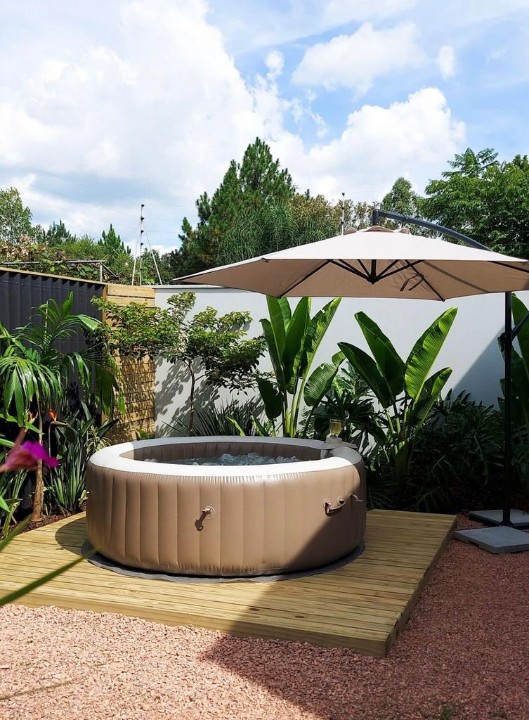 Intex 4-persoons opblaasbare jacuzzi met accessoires, Tuin en Terras, Ophalen, Gebruikt, Opblaasbaar