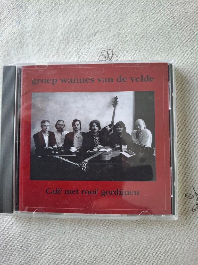 Cd groep wannes van de velde cafe met  rooi gordijnen, Ophalen of Verzenden