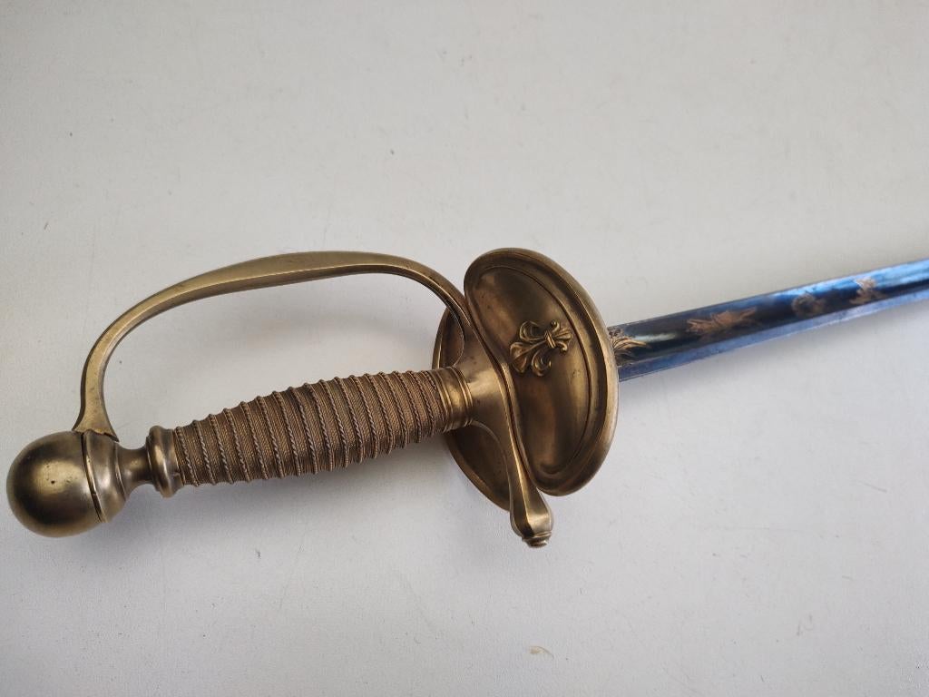 Sabel # 185 - Frankrijk - Hofdegen blauw/goud gravures, Collections, Objets militaires | Général, Envoi