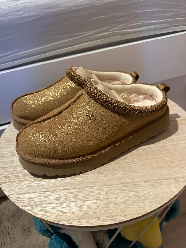 Ugg tazzman bruin met gouden blinkers, Kleding | Dames, Schoenen, Ophalen, Bruin