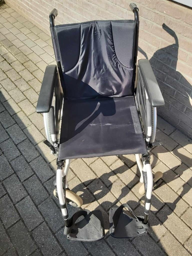 FAUTEUIL ROULANT INVACAIRE + COUSSIN OFFERT 75 EUROS, Divers, Chaises roulantes, Enlèvement, Pliant, Comme neuf, Fauteuil roulant manuel