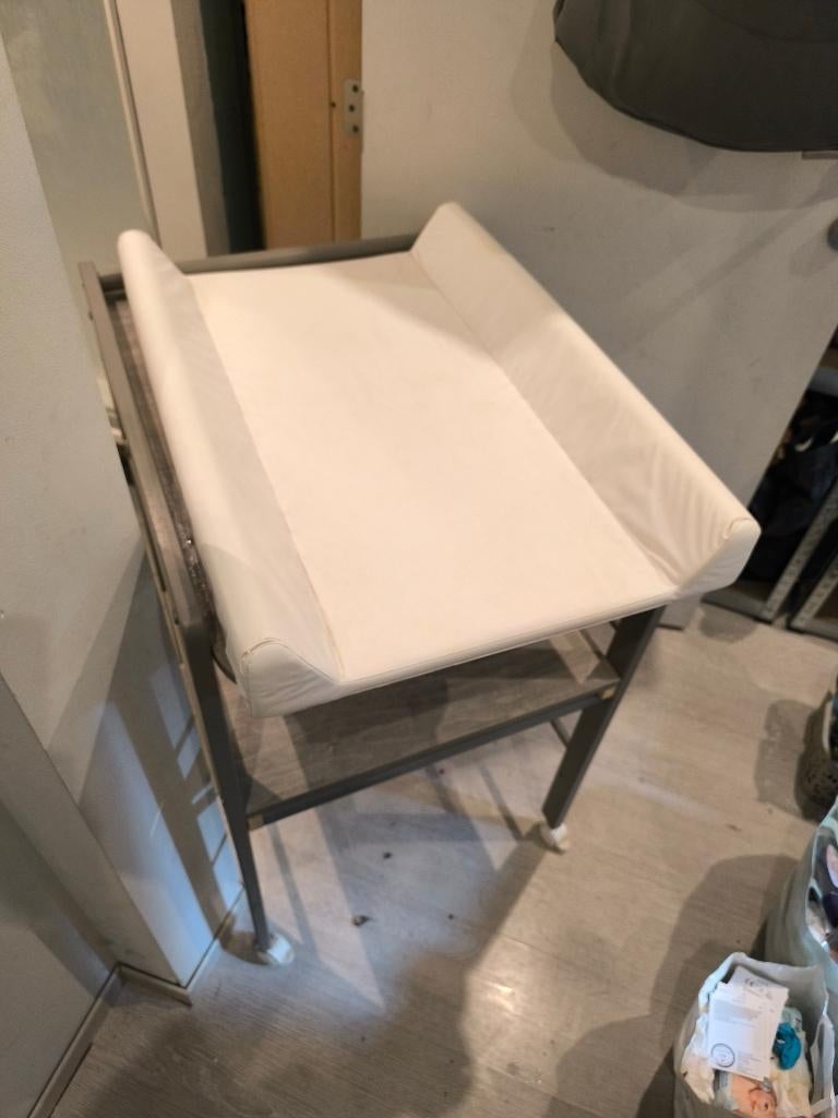 Table à langer + coussin, Autres marques, Enlèvement, Utilisé, Standard