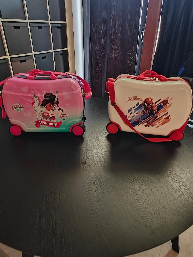 Set van 2 kinderkoffers, Handtassen en Accessoires, Koffers, Ophalen, Gebruikt, Hard kunststof, Wieltjes