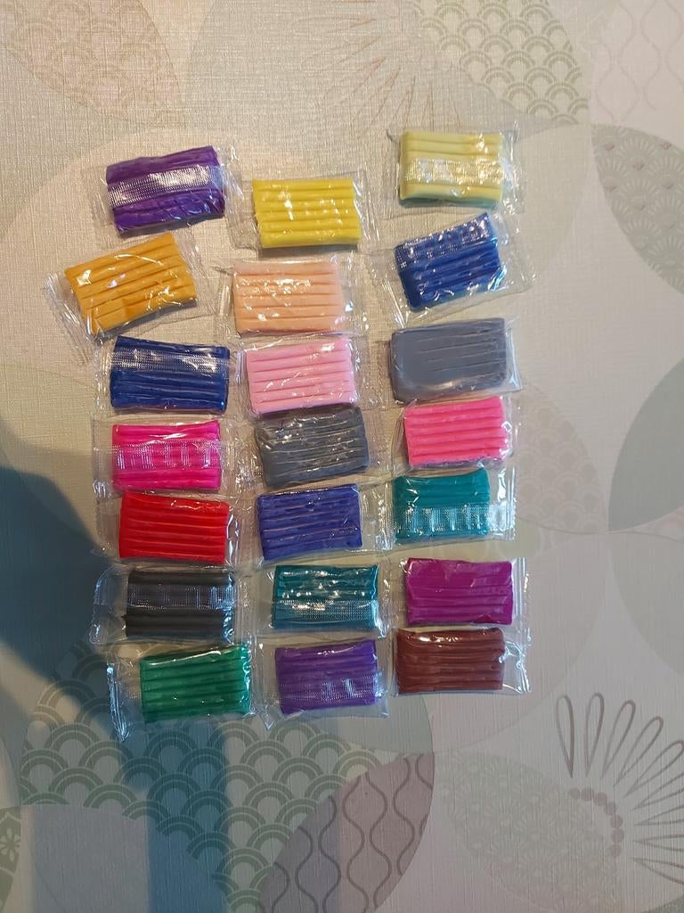 Verschillende kleuren polymeerklei, Verzenden