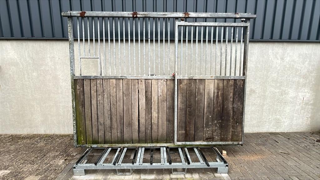 Voorwand met schuifdeur | 2880 x 2200 mm. | Gebruikt, Pâturage, 4 chevaux ou poneys ou plus