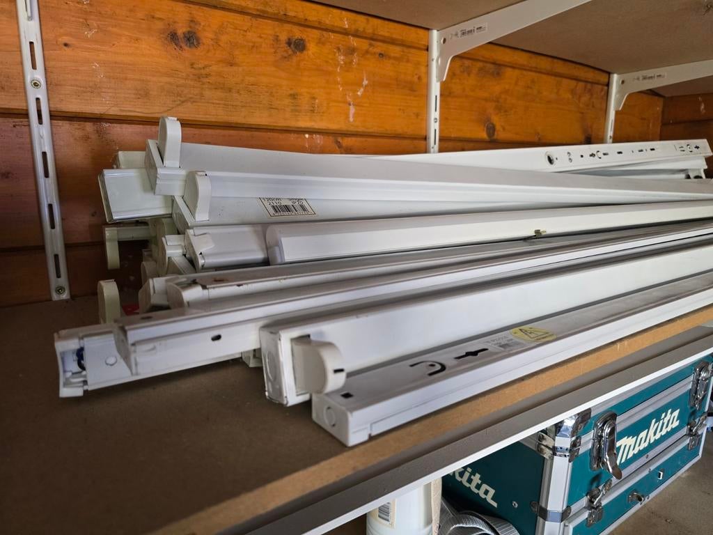 Partij TL Led armaturen met buizen. 120cm(40 stuks ongeveer), Ophalen