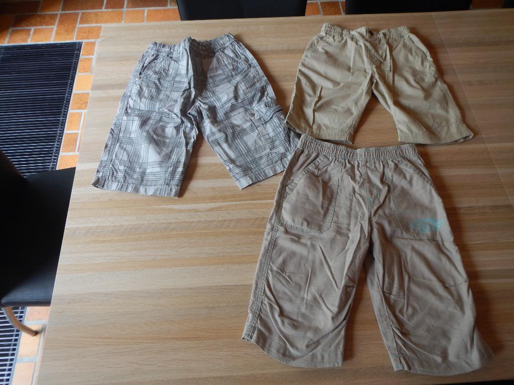 polo et bermudas T110, 5 ans, Enfants & Bébés, Vêtements enfant | Taille 110, Enlèvement ou Envoi, Comme neuf, Garçon, Ensemble