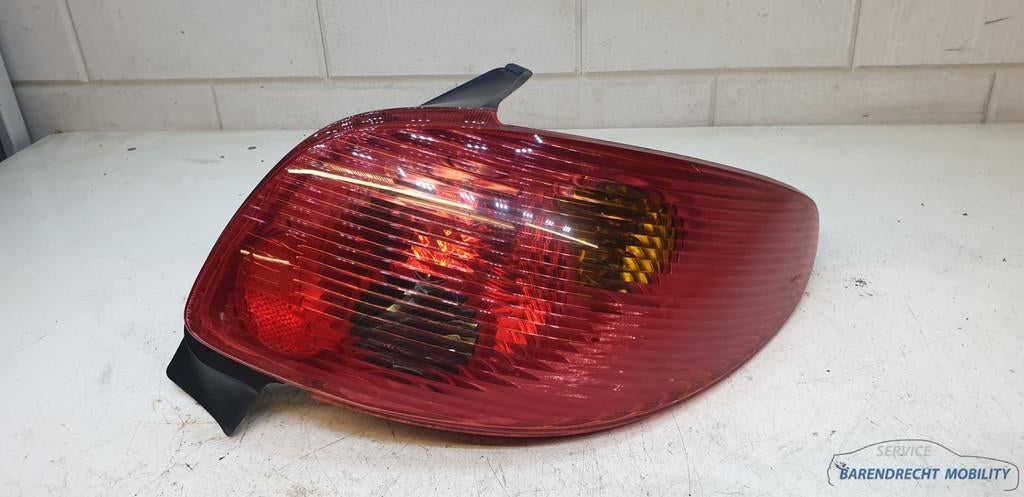 Achterlicht rechts 206 HB Peugeot facelift ZGAN passagierska, Auto-onderdelen, Taurusavenue 1
2132 LS  Hoofddorp, NL, Gebruikt