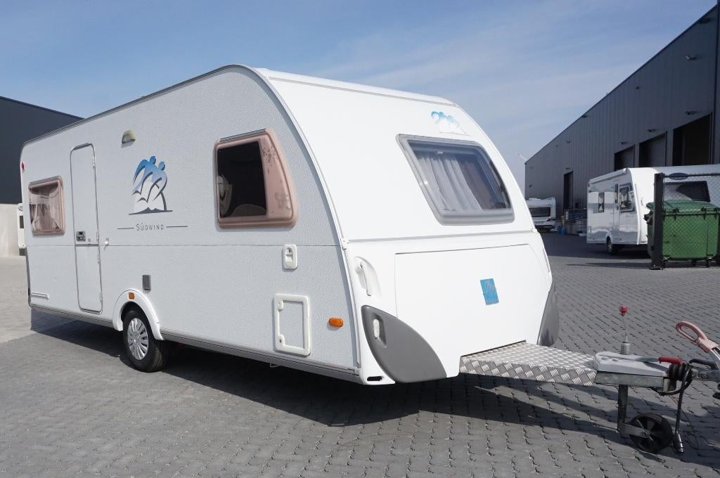 Magnifique Caravelair pour 4 pers.avec déménageur, auvent,, Grand lit, Jusqu'à 4, Entreprise, Banquette en rond