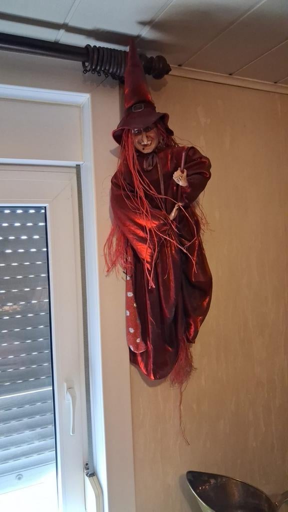 Decoratie heksen, Ophalen