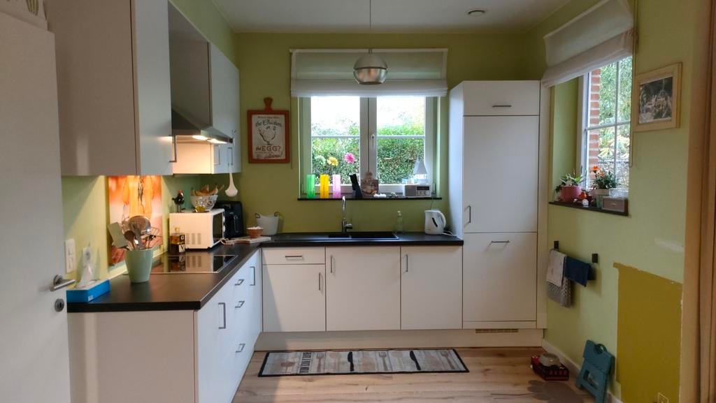 Keuken in L- vorm, wit met zwart werkblad., Tickets en Kaartjes, Recreatie | Overige