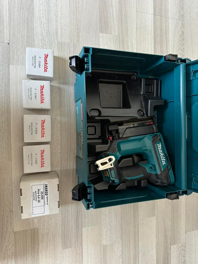 Makita DPT353ZJ 18V pin tacker, Doe-het-zelf en Bouw, Ophalen, Zo goed als nieuw
