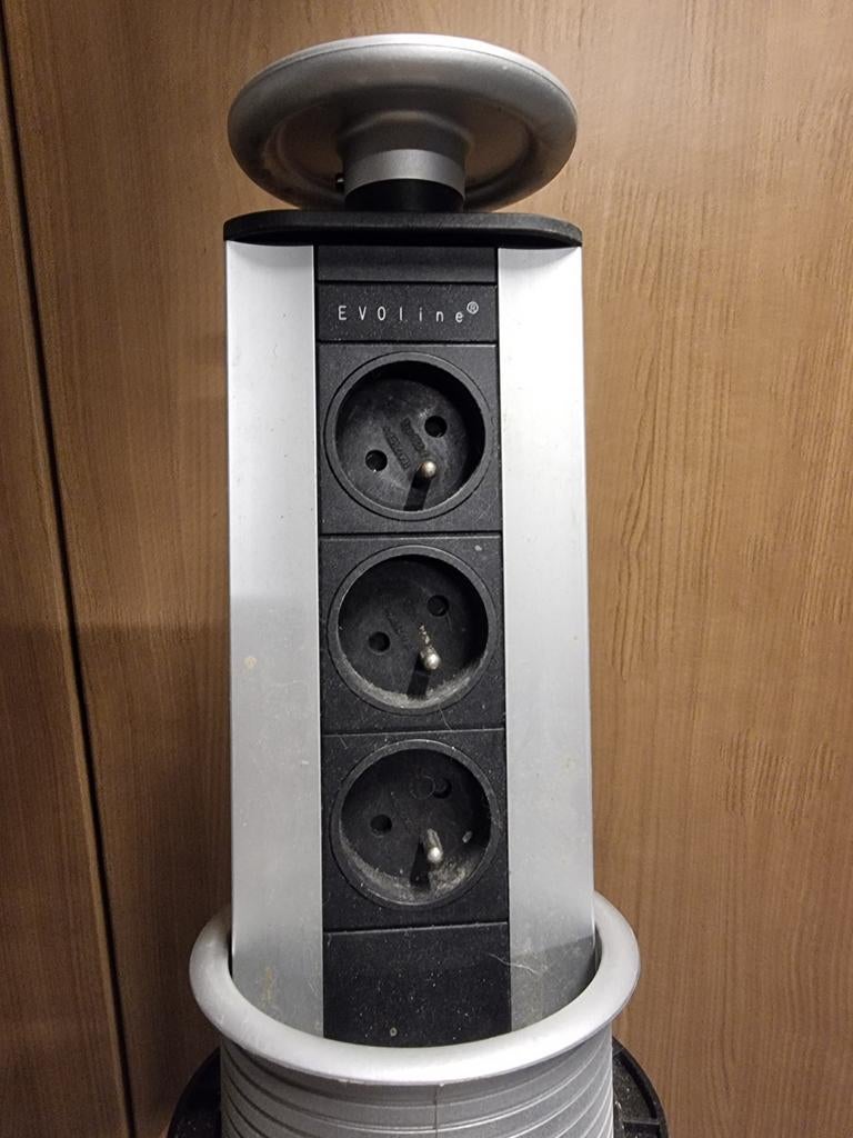 Evoline 3-voudig inbouw stopcontact, Ophalen, Gebruikt