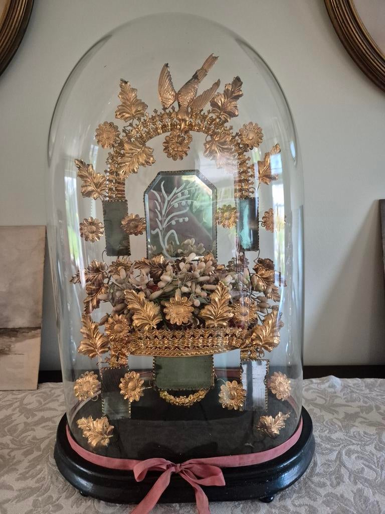 Ancien haut de mariage français. Avec rétroviseurs couronnés, Enlèvement