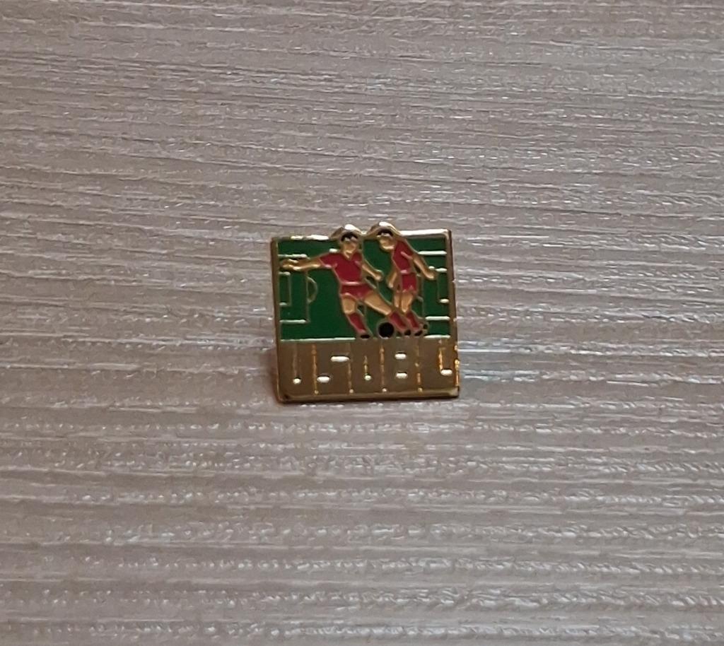 PIN - VOETBAL - FOOTBALL, Collections, Envoi, Utilisé, Sport, Insigne ou Pin's