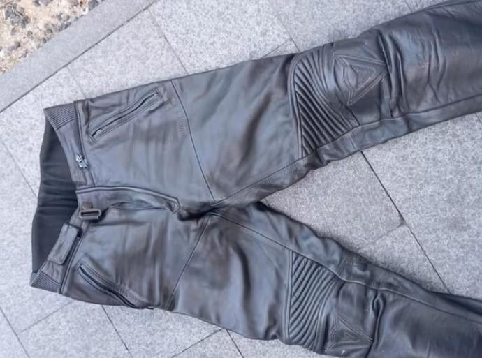 Pantalon de moto en cuir Ducati, Seconde main, Enlèvement ou Envoi, Femmes, Pantalon | cuir