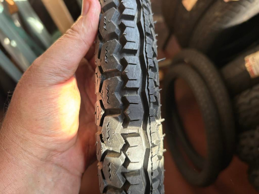 Pneu de cyclomoteur 2.75-14, Vélos & Vélomoteurs, Pièces de cyclomoteur | Général, Enlèvement ou Envoi, Neuf