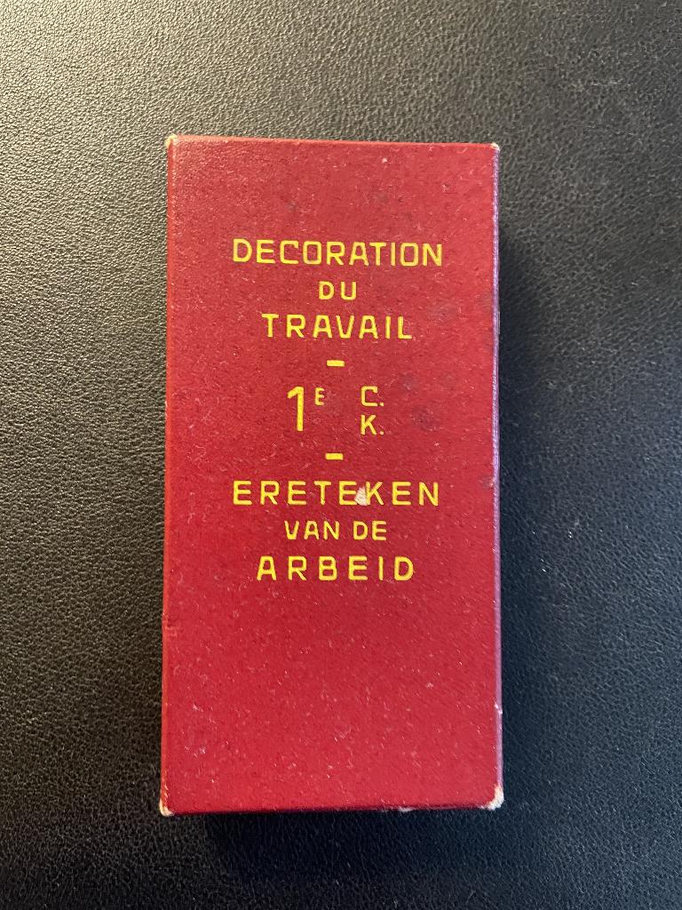 Ereteken van de Arbeid 1e klasse + 2e klasse, Ophalen of Verzenden, Overige materialen