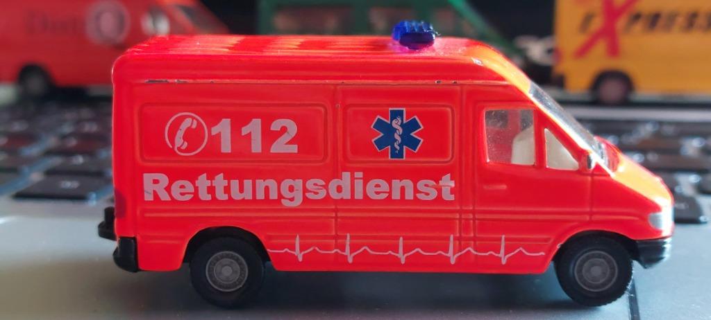 H0LK 0929 MERCEDES-BENZ VANS FEUERWEHR FLEET 1:87., Envoi, Utilisé, Voiture, SIKU