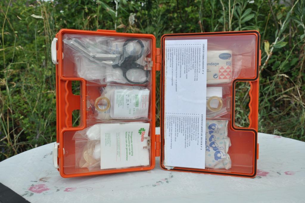 boite de secours murale avec materiel  non utilisé, Maison & Meubles, Accessoires pour la Maison | Autre, Comme neuf, Enlèvement ou Envoi