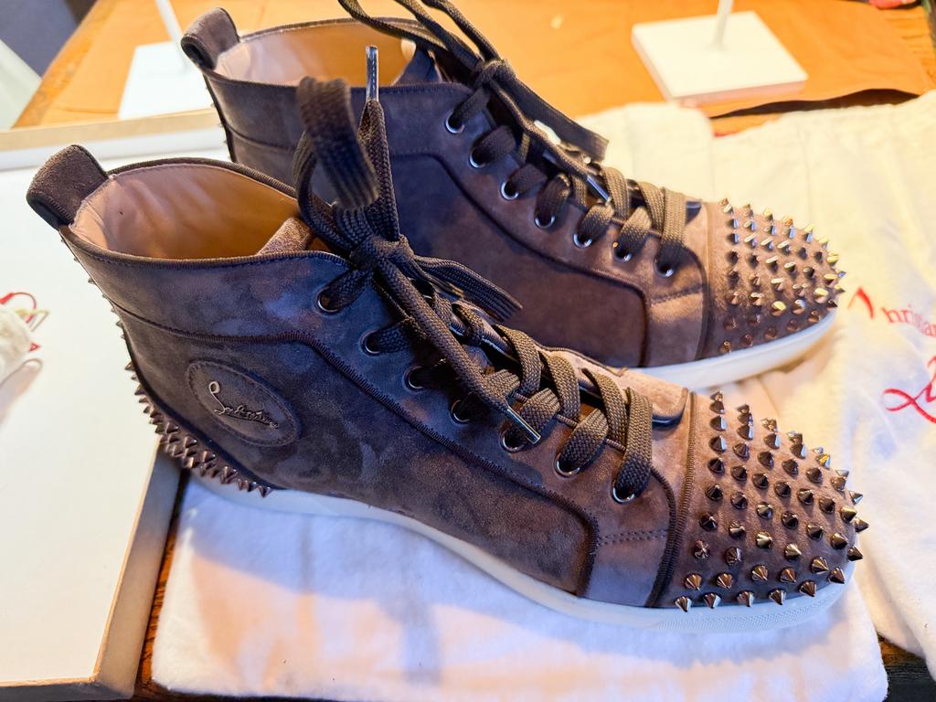 Chassures Louboutin 44 Veau Velours - Brun, Vêtements | Hommes, Chaussures, Enlèvement ou Envoi, Porté, Brun