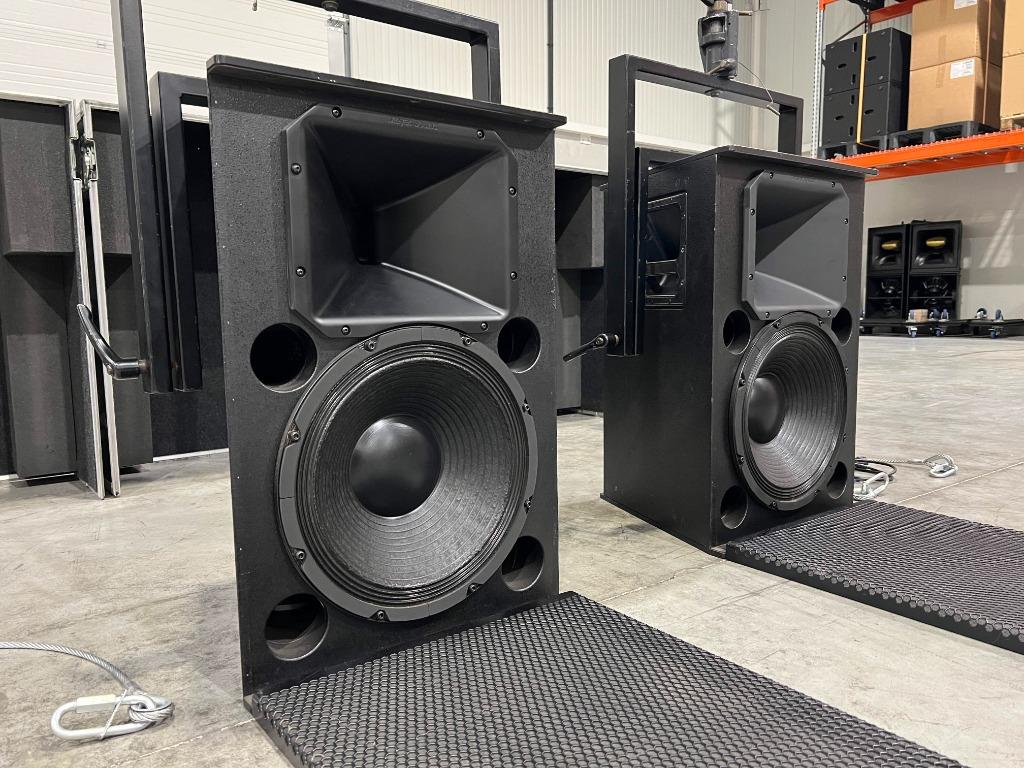 2x Meyer Sound UPQ-1P 15"/4" + flyware + case, Ophalen of Verzenden, Gebruikt, 120 watt of meer