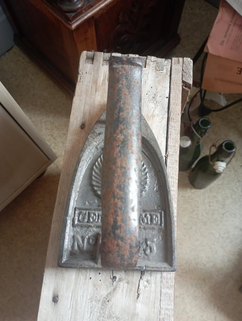 Strijkijzer gendarme, Verzamelen, Ophalen of Verzenden