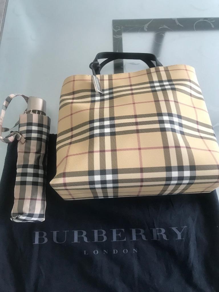 Nooit gedragen Burberry handtas + parapluie met gratis verz., Ophalen of Verzenden, Nieuw, Overige kleuren, Handtas