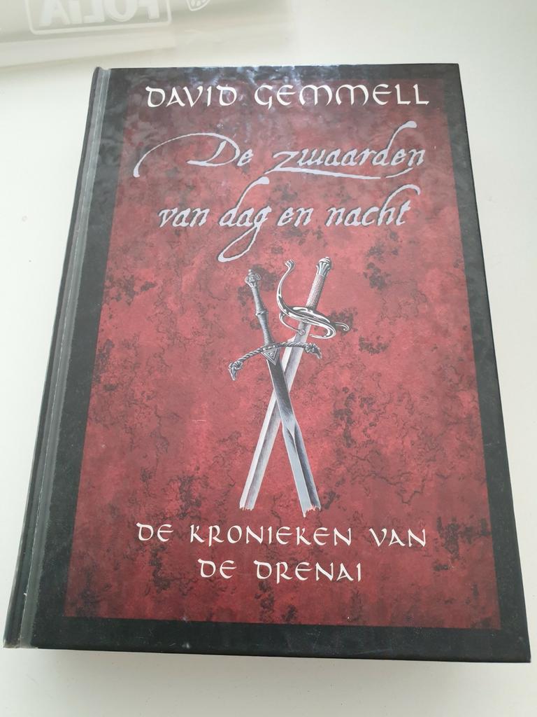 David Gemmell - De zwaarden van dag en nacht DEEL 11, Boeken, Fantasy, Ophalen of Verzenden, Zo goed als nieuw, David Gemmell