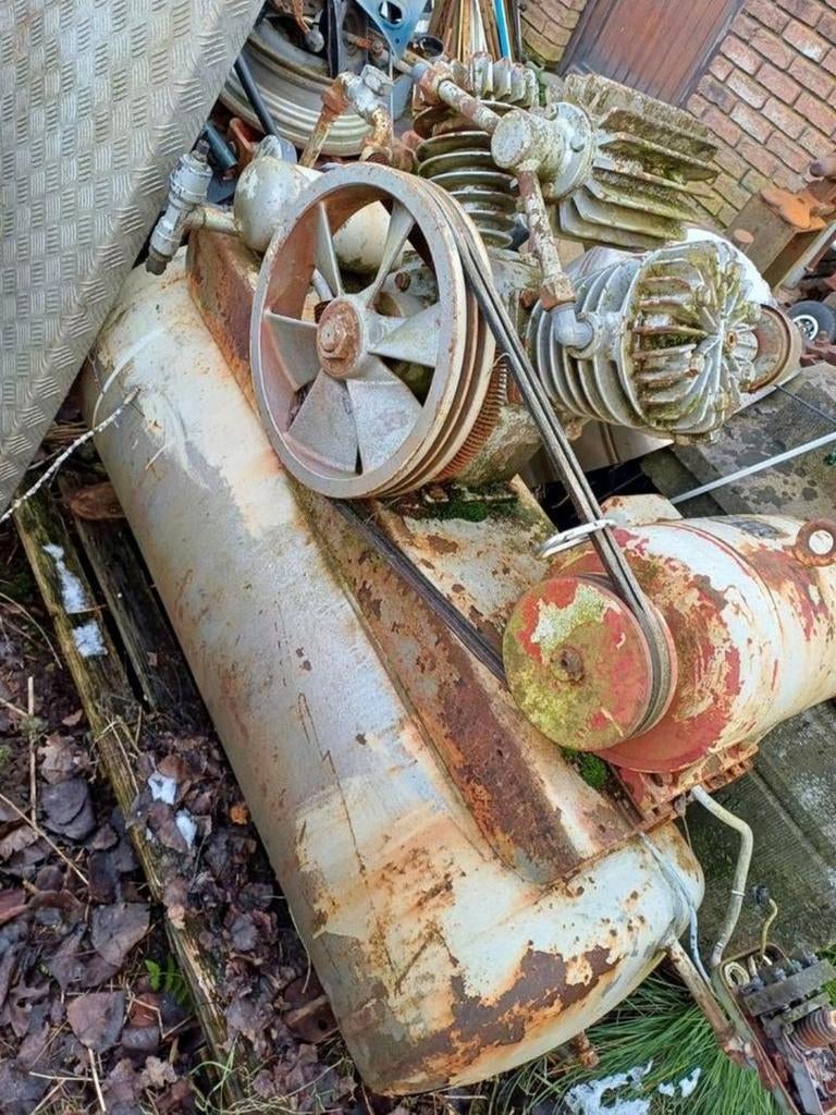 grote garagecompressor in werkende staat, maar, Ophalen