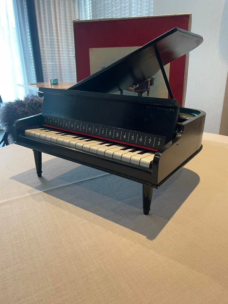 Oud kinder piano, Ophalen, Gebruikt, Piano