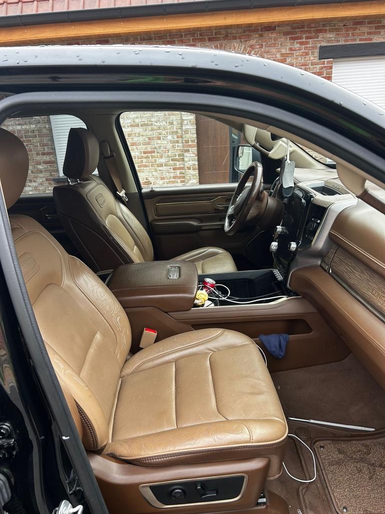 Dodge Ram 1500 b/LPG 5,7  Longhoorn PRIVE, Auto's, Automaat, 2461 kg, Zwart, Leder