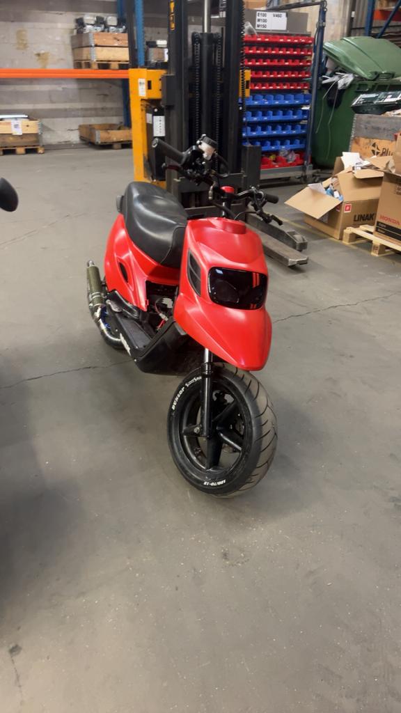 Booster a klasse 70cc, Fietsen en Brommers, Ophalen, Zo goed als nieuw