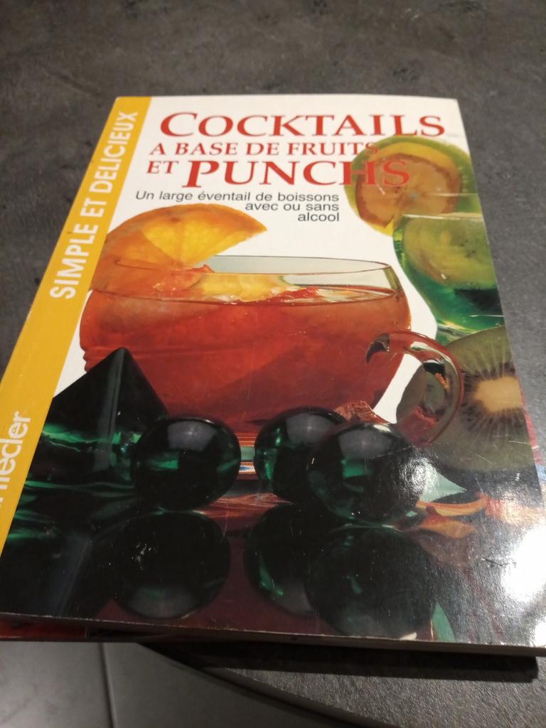 Boek "cocktails en punch op basis van fruit", Ophalen of Verzenden