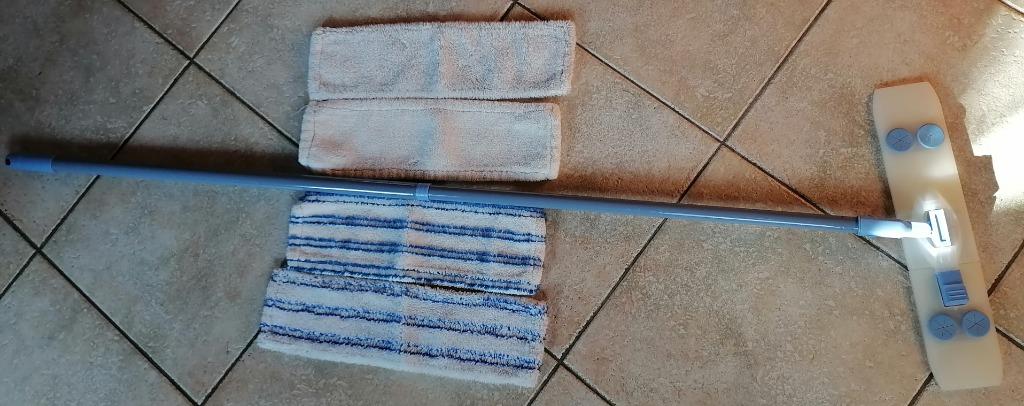 Trois lots d'ustensiles de nettoyage avec balai etc, Huis en Inrichting, Woonaccessoires | Overige, Gebruikt, Ophalen