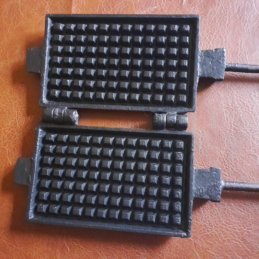 Gaufrier en fonte - fer à galettes en fonte - 2 pièces, Antiquités & Art, Enlèvement