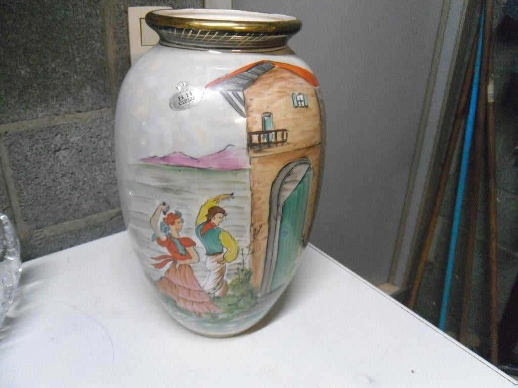 grand vase bequet, Enlèvement