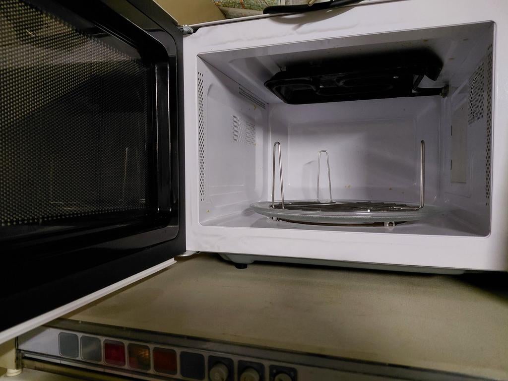 Micro-ondes, Enlèvement, Four