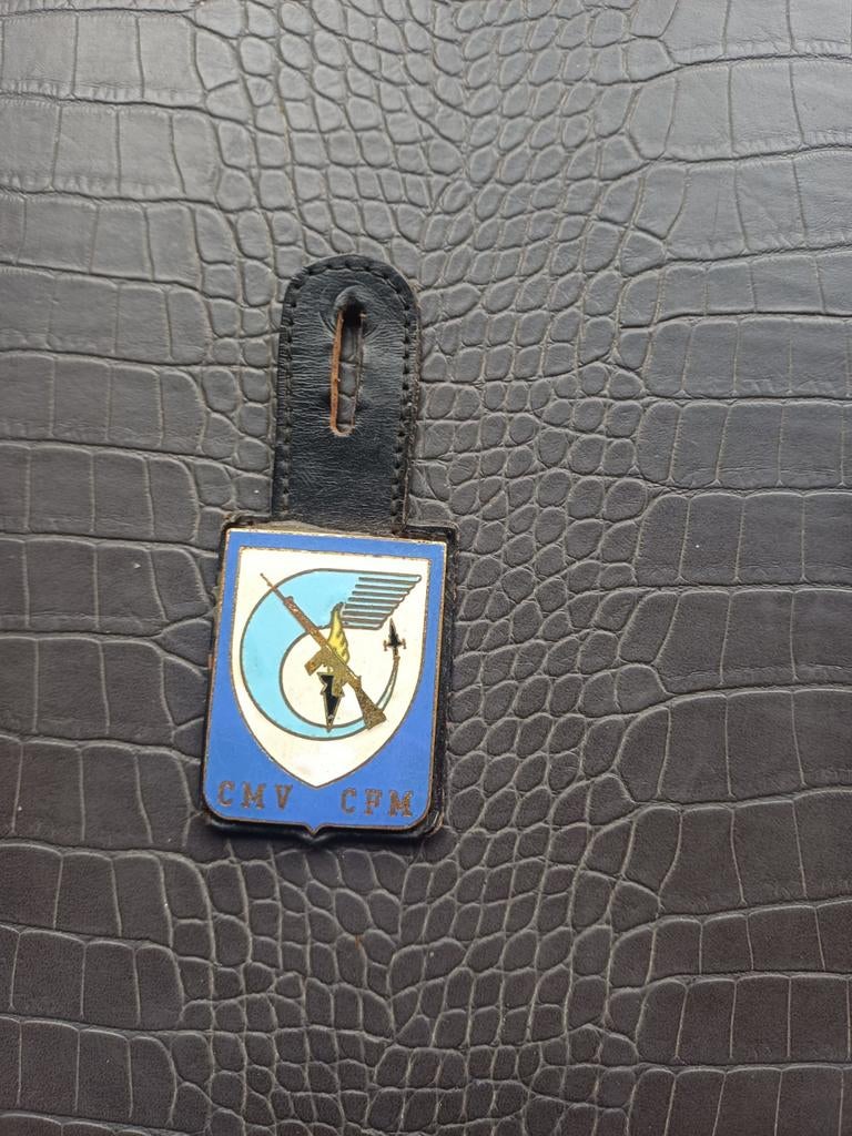 Cintre de poitrine militaire, Enlèvement ou Envoi