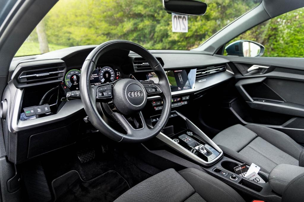 Audi A3 Sportback 40 TFSI e S-Line * Pano * ACC * Trekhaak, Auto's, Audi, Stof, 4 cilinders, 5 deurs, Hybride Elektrisch/Benzine