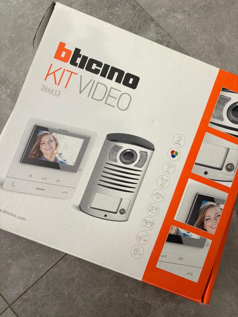Bticino Kit Video 364613 – Complete Video Deurbel (2-draads), Huis en Inrichting, Deurbellen, Ophalen, Zo goed als nieuw