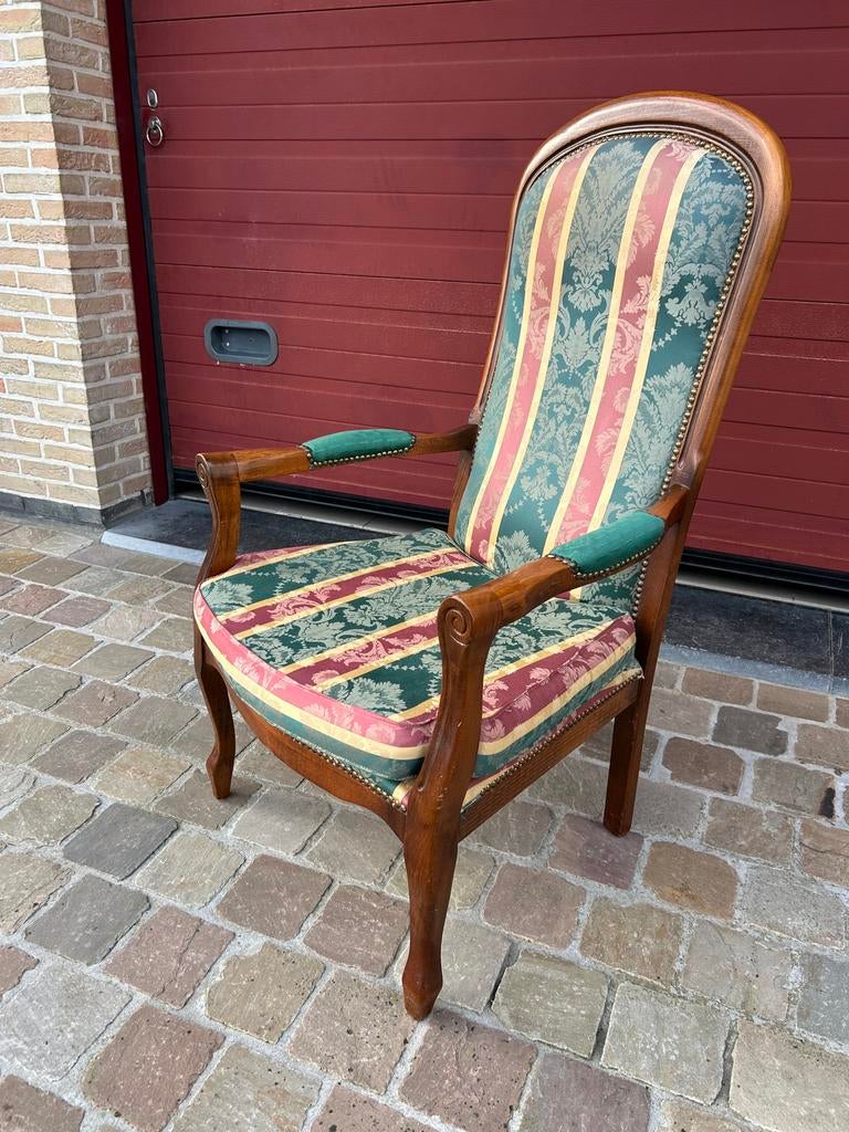 Klassieke fauteuil in massief hout, Huis en Inrichting, Fauteuils, Ophalen, Hout