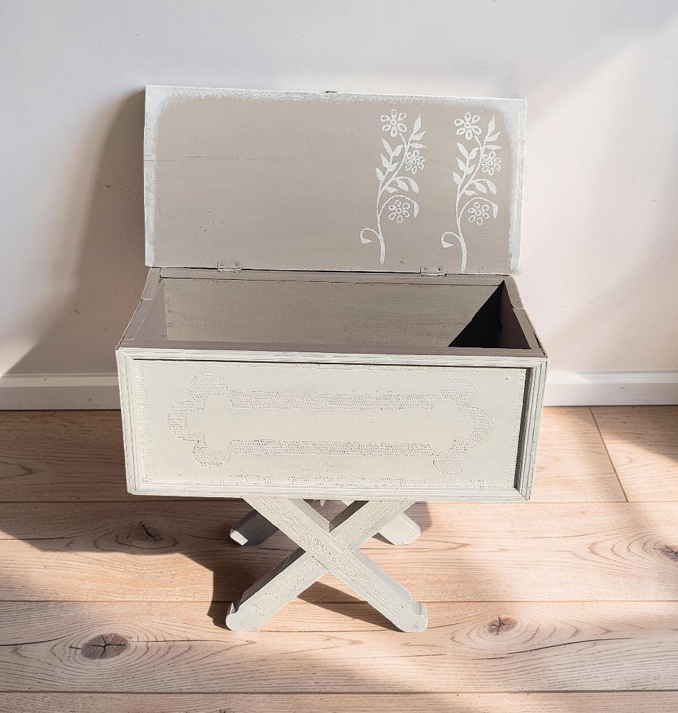 Coffre / malle en bois – couleur beige, rénové, Antiquités & Art, Enlèvement