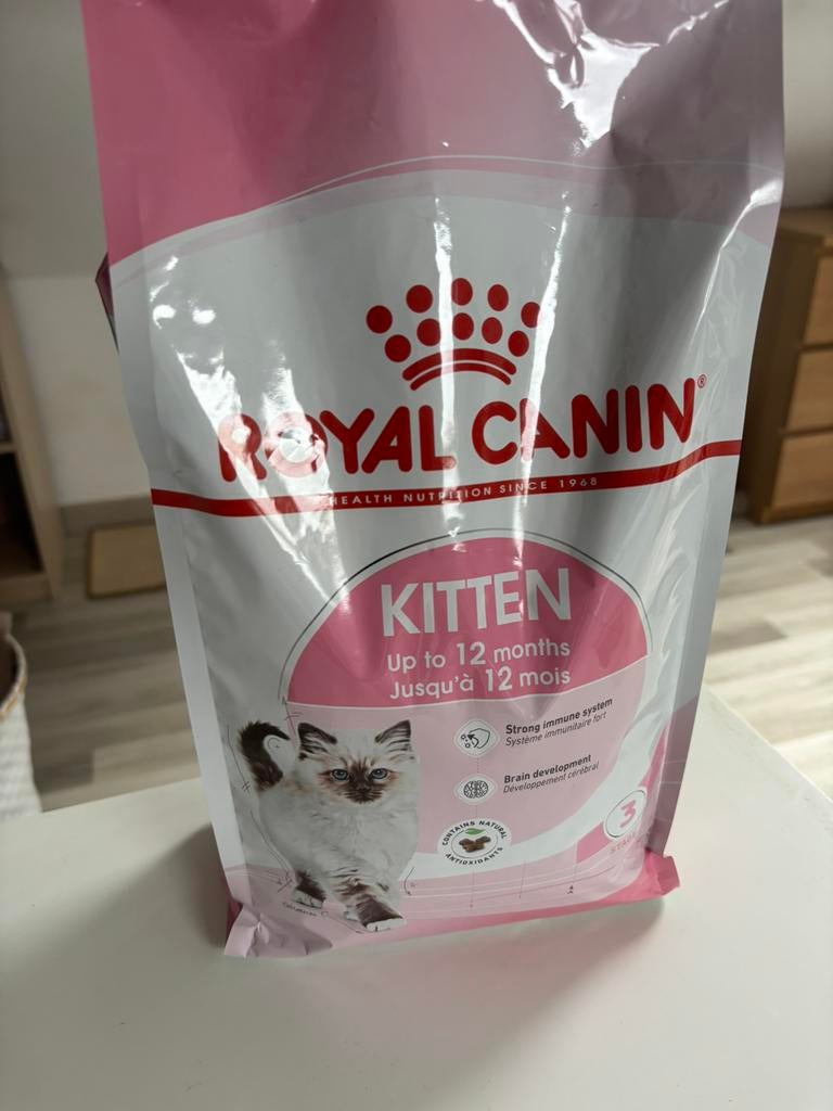 Royal Canin Kitten, Ophalen, Kat