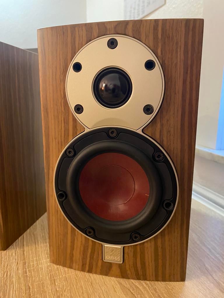 Dali Menuet, TV, Hi-fi & Vidéo, Enceintes, Enlèvement ou Envoi, Comme neuf, 60 à 120 watts, Haut-parleurs Frontaux, Arrière ou Stéréo