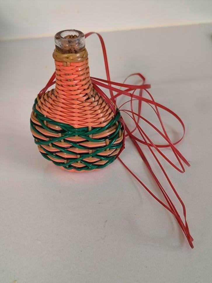 Retro flesje scoubidou, Verzamelen, Ophalen of Verzenden